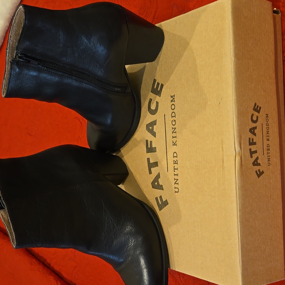 Black heel boots